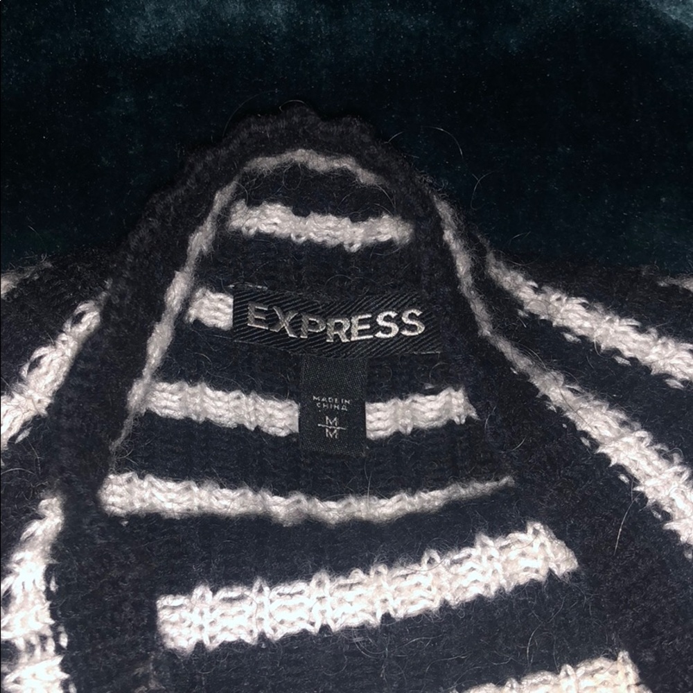 Express sweater - Picture 2 of 3